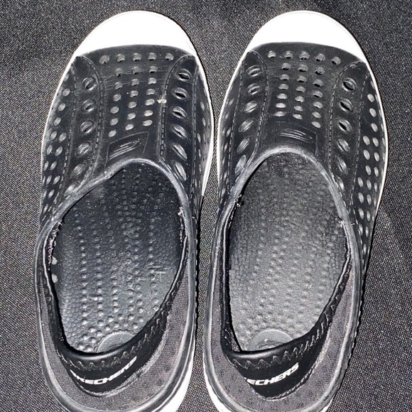 SKECHERS KIDS SIZE 13 BLACK SLIP ON SHOES CLEAN LIKE NEW  EXCELLENT CONDITION - Picture 11 of 11
